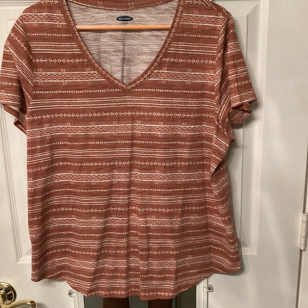 Old Navy lite Brown,pink, white vneck short sleeve tee shirt.